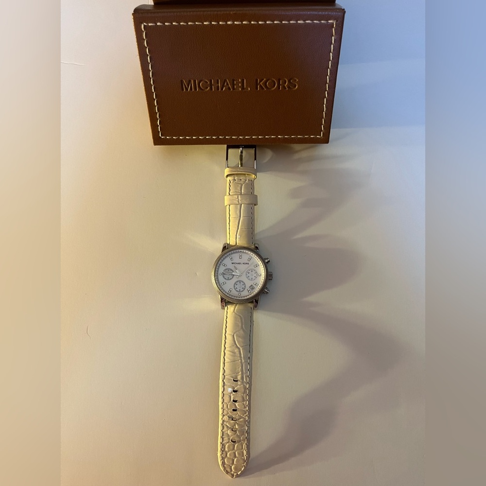 Michael Kors
Chronograph Women’s Watch - Picture 4 of 9
